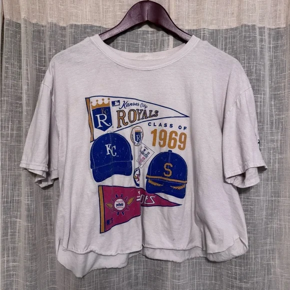 Vintage Graphic Baseball Crop T-Shirt - Picture 1 of 5